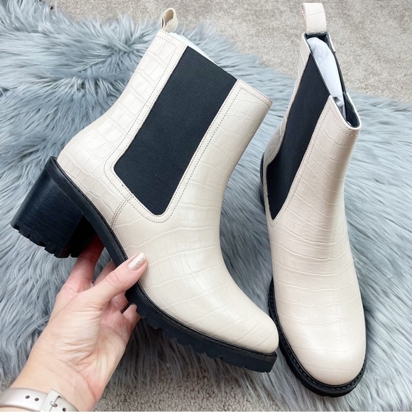 New Seychelles FarFetched Leather Chelsea Lug Boots in Cream - Picture 2 of 9